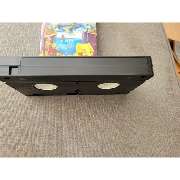 Dinotopia - Quest for the Ruby Sunstone: The Movie (VHS, 2005) - Picture 7 of 8